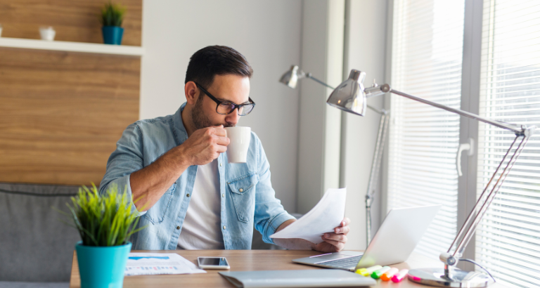 كيف تحصل على وظيفة براتب 8000 ريال في السعودية؟ (دليلك للتميز في 2026)